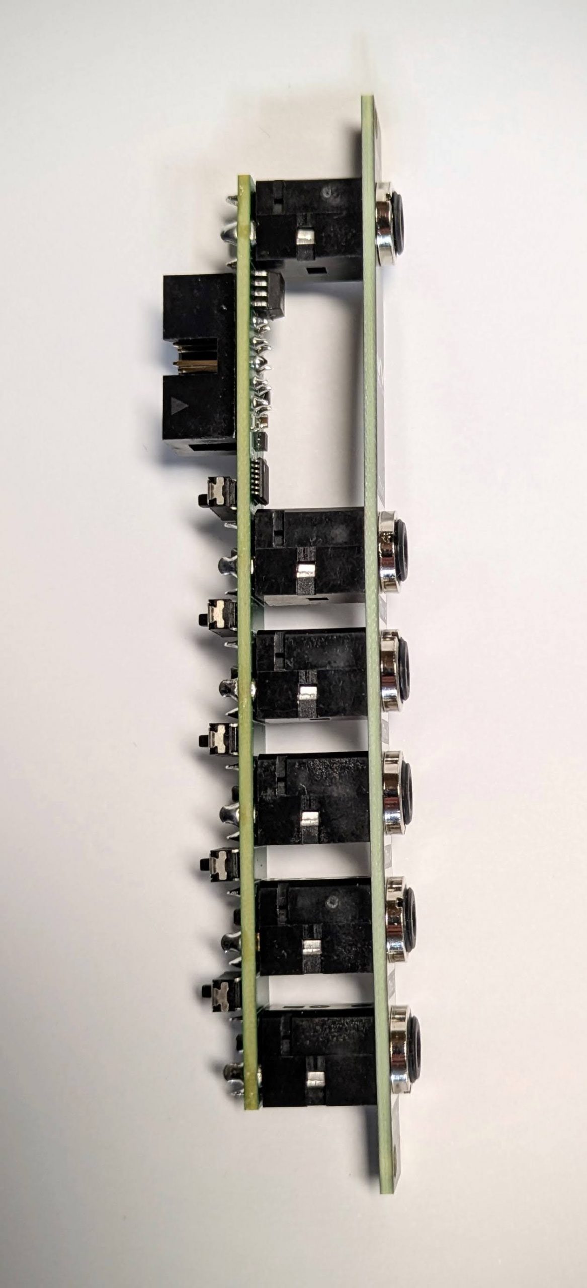 MIDI Thru 2HP side MIDI Thru 2HP side